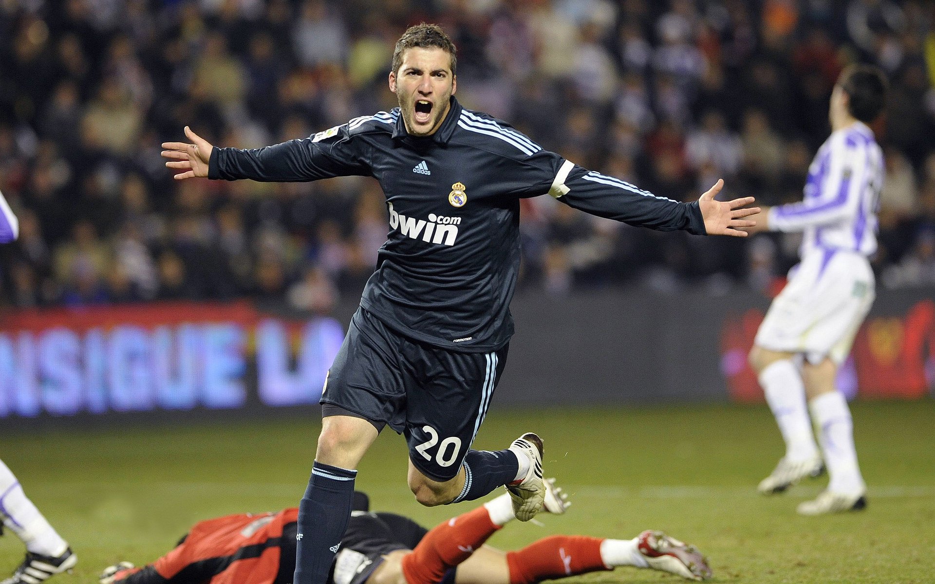 赛后专访：李明坦言“团队合作是获胜关键”，球员 李明